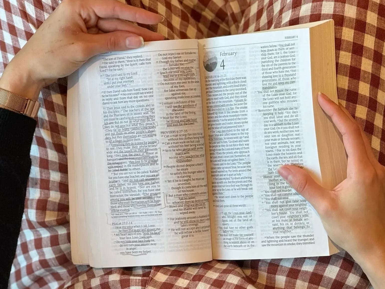Reading the bible in the morning to spend time with God with little time