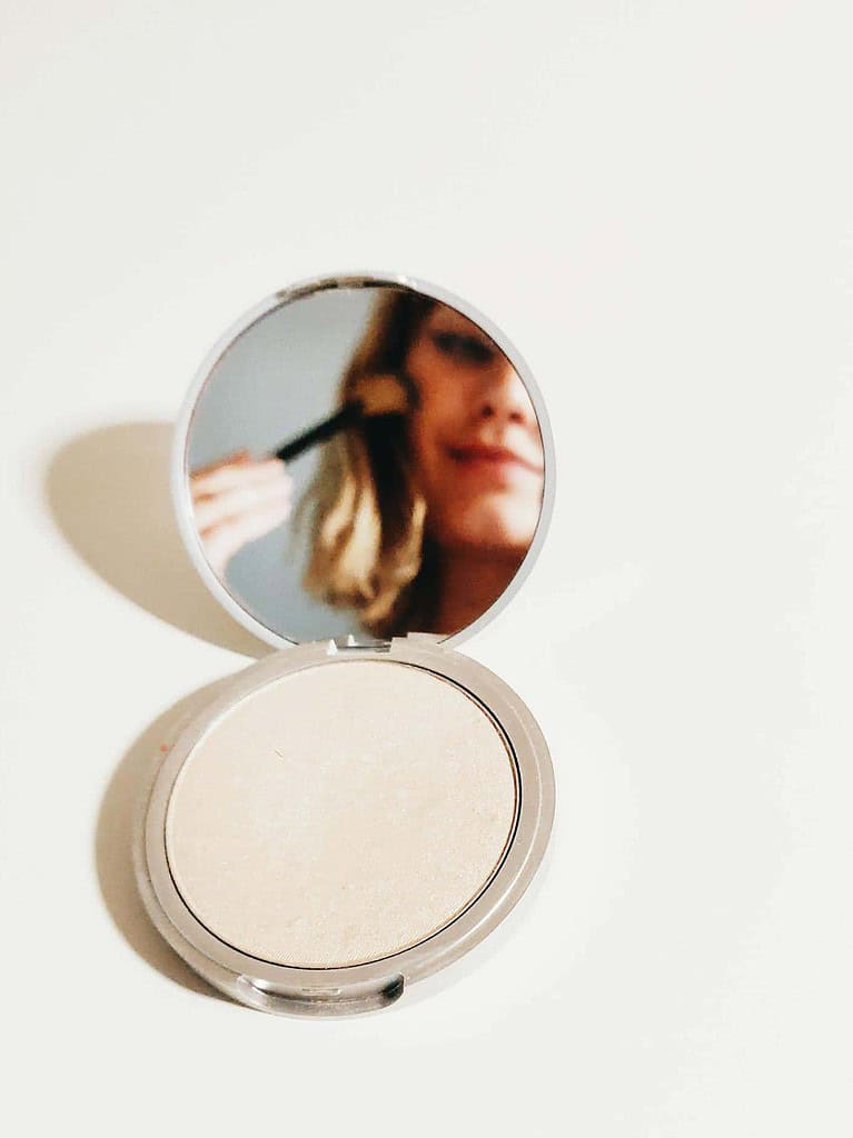 woman applying face powder